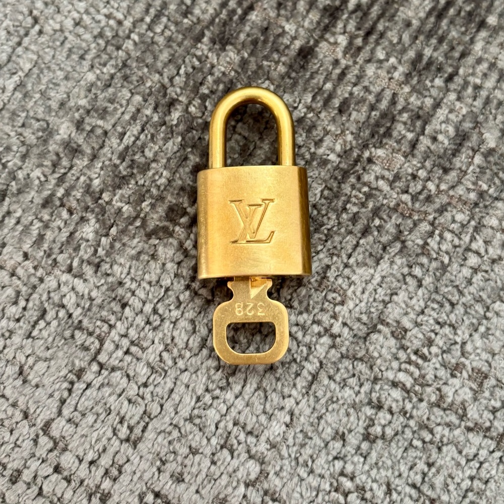 LOW START!🔥Louis Vuitton Gold Padlock w/ FREE necklace! - Picture 2 of 8